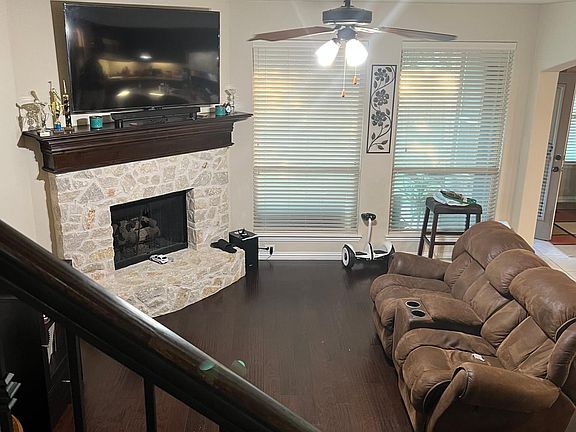 3rd image of 1700 Willard Dr