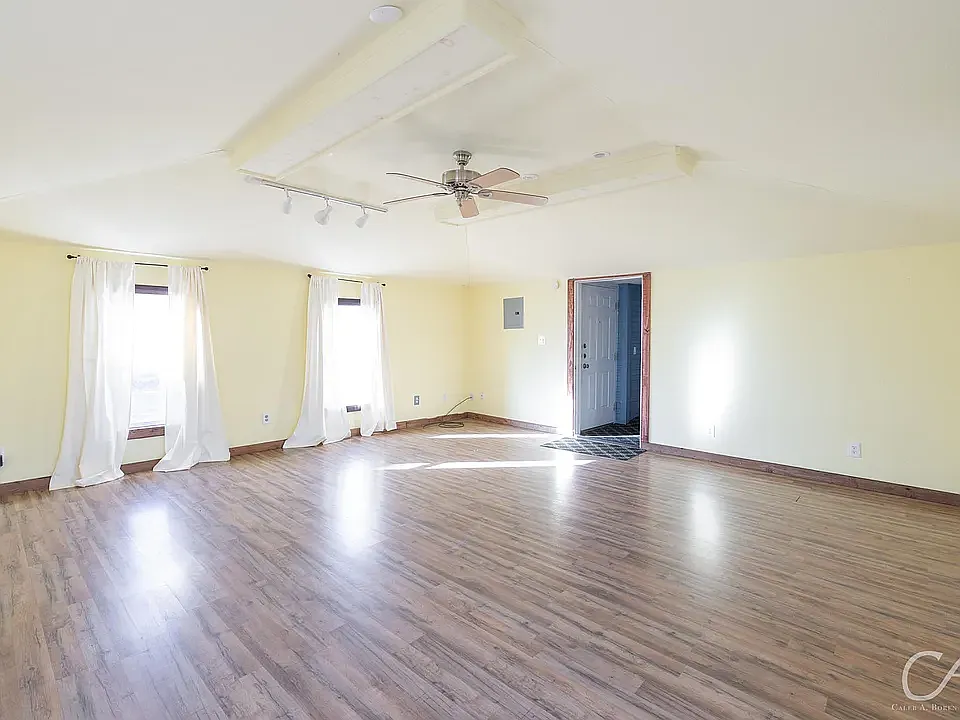 Studio, 792 sqft, $1,500 — Photo 3