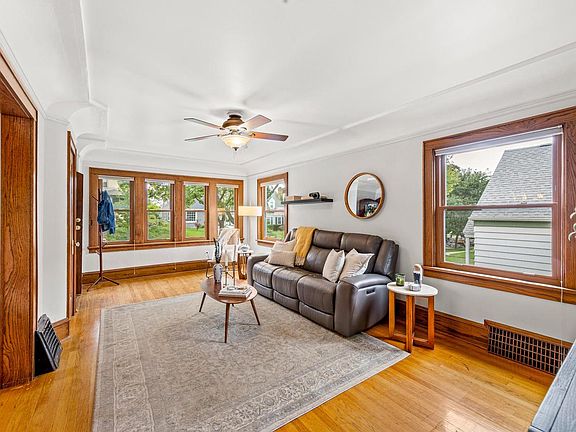 3rd image of 4505 S Jasper AVENUE