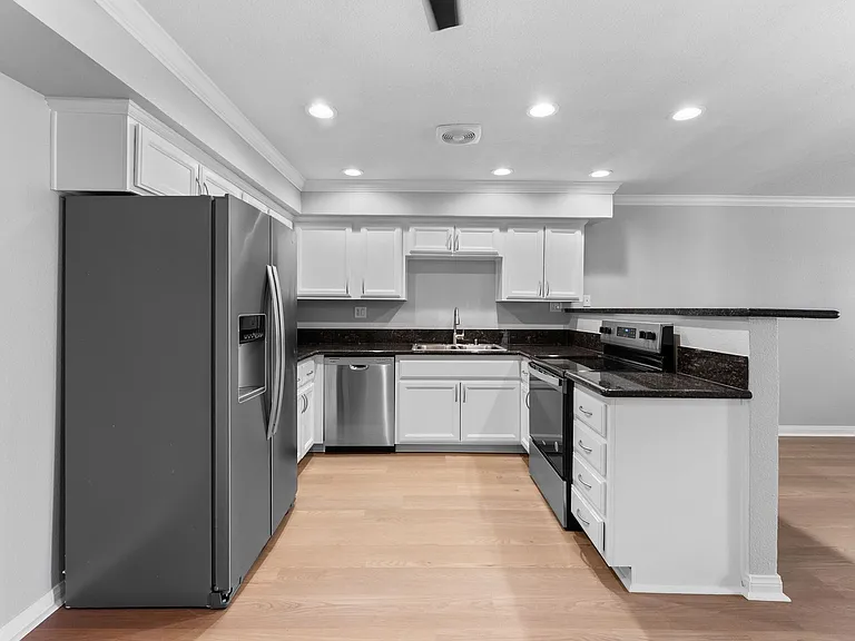 Twin Pines Apartments — Photo 13