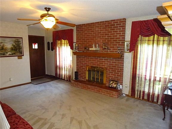 4th image of 7115 Rowland Ave