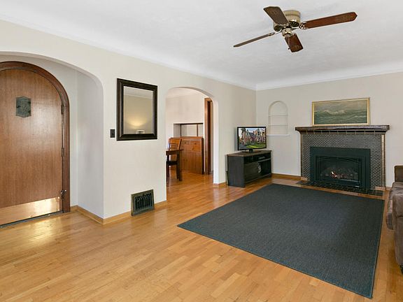 4th image of 2902 W Yakima Ave