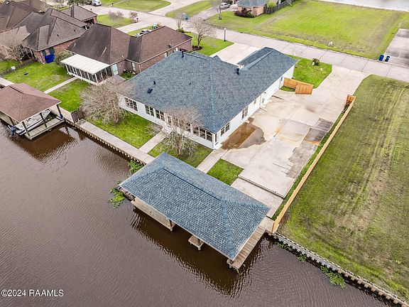 5th image of 1065 Oak Harbor Dr