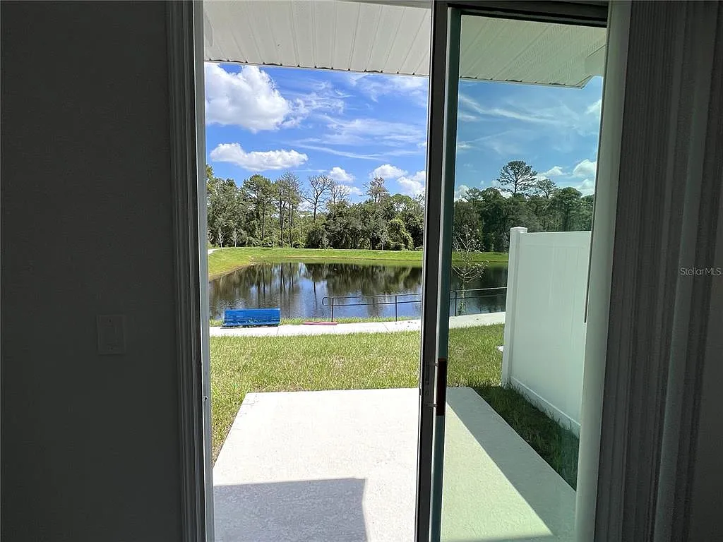 3 bed, 2.5 bath, 1674 sqft, $2,200 — Photo 4