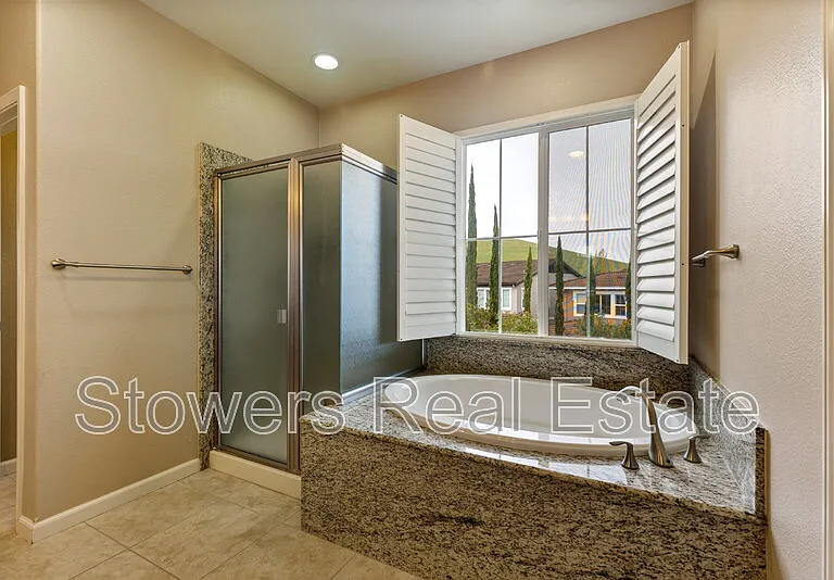2512 Piccadilly Cir — Photo 37