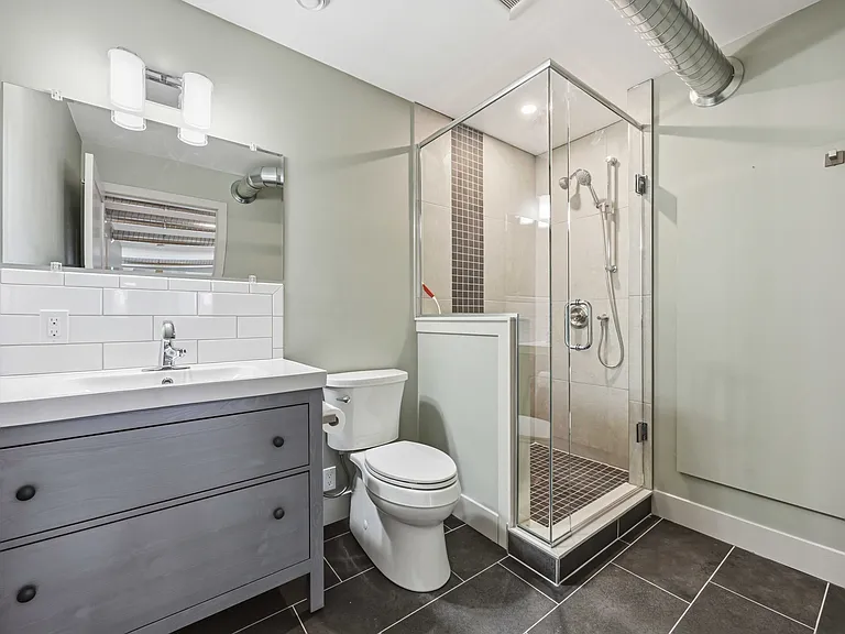 270 Christina St N #2 — Photo 9