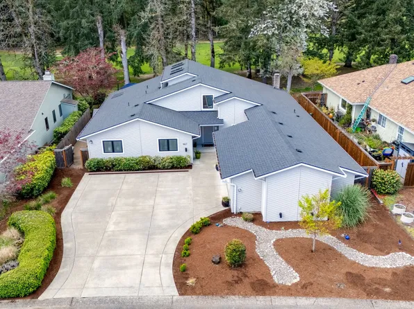 1827 NW Doral St, McMinnville, OR 97128