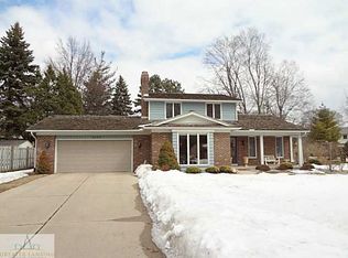 1832 Chester Rd, Lansing, MI 48912