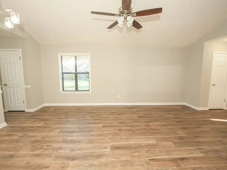 6218 Bell Gables — Photo 16