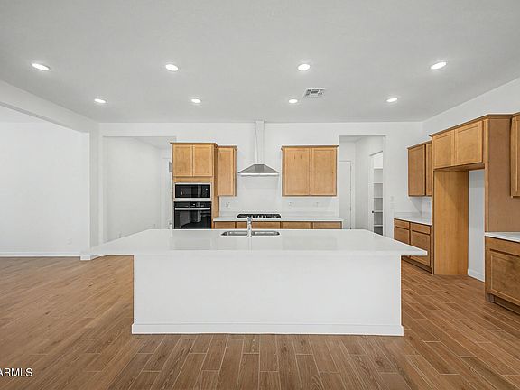 4th image of 340 W FLOYD Drive