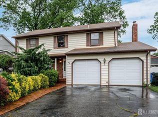98 S Cliff Rd, Colonia, NJ 07067