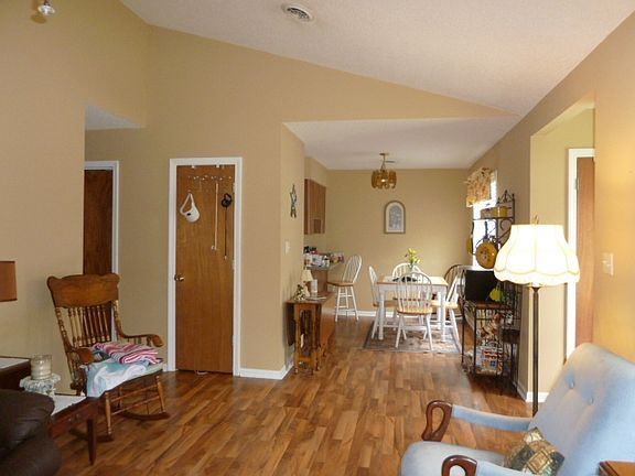 4th image of 215 Old Oak Rd