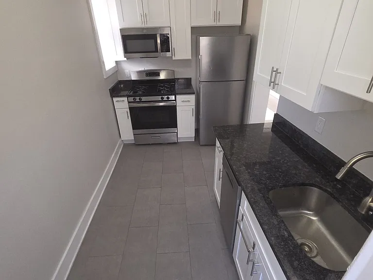 11 Seymour St #20 — Photo 1