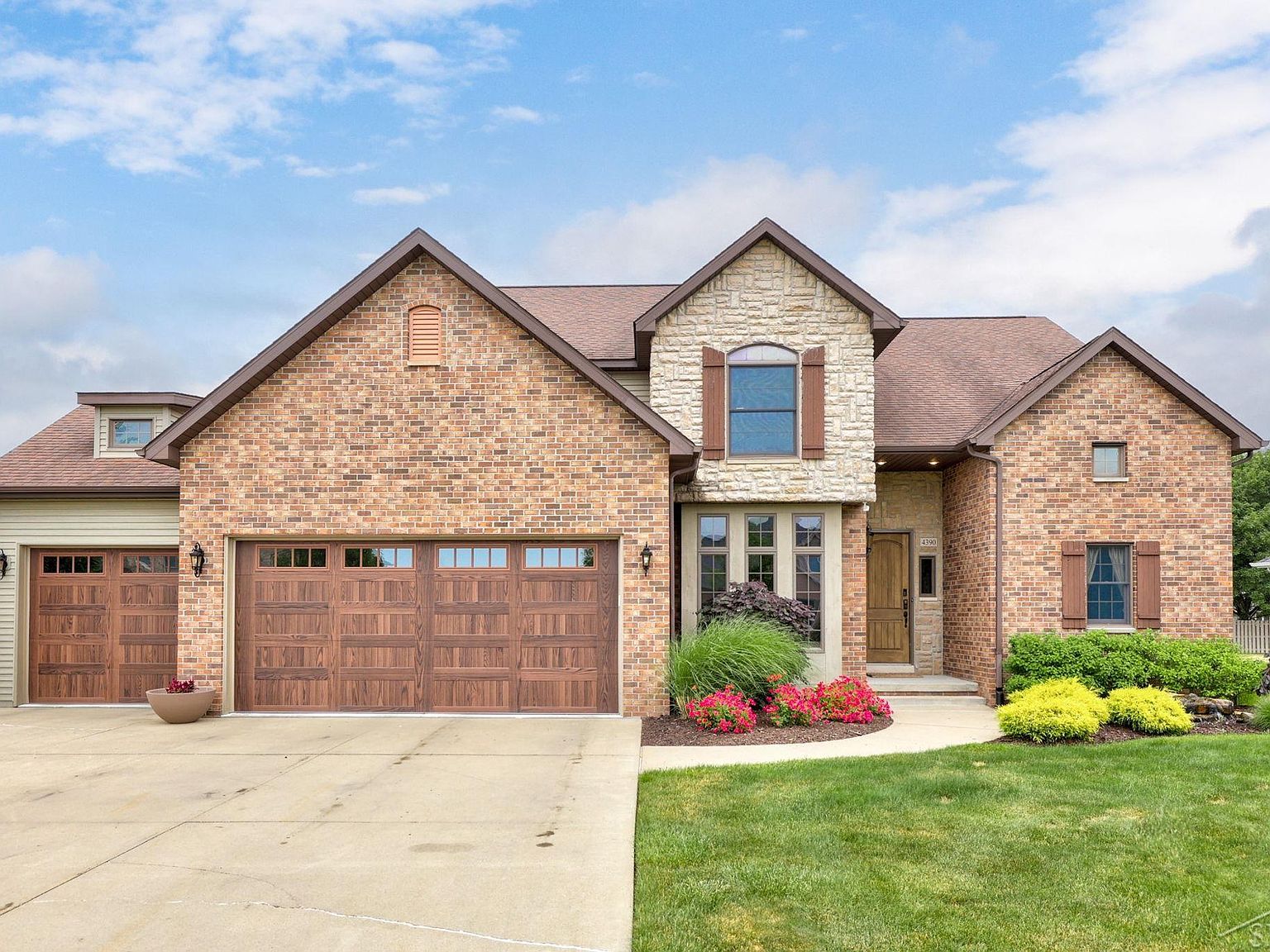 4390 Island Dr W, Saginaw, MI 48603 Zillow