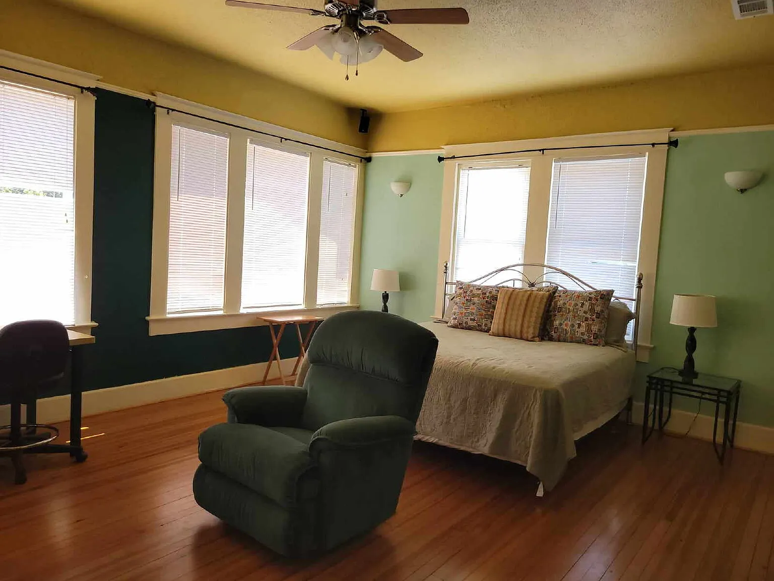 2 bed, 1.0 bath, $2,400 — Photo 4