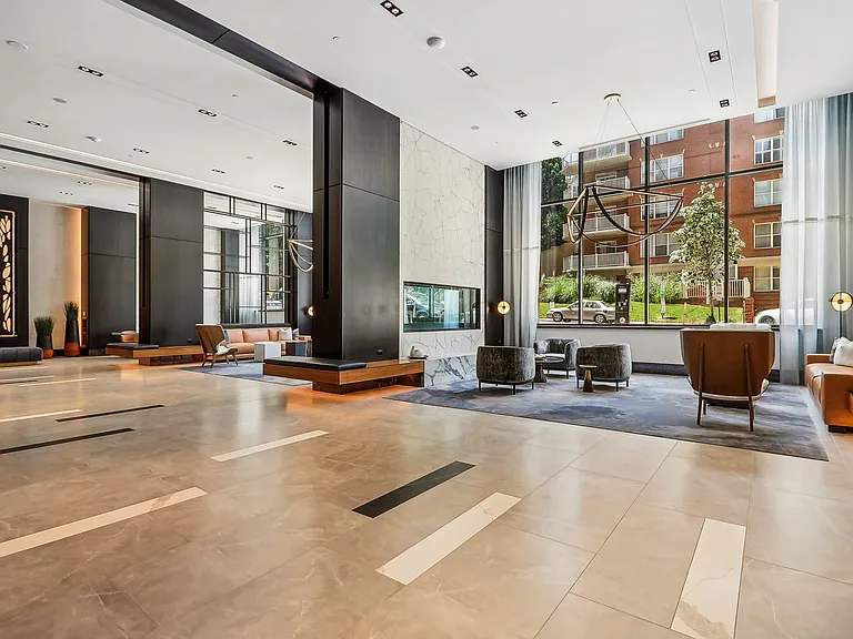 Rosslyn Towers — Photo 13