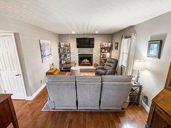 5th image of 7821 Shadowood Dr