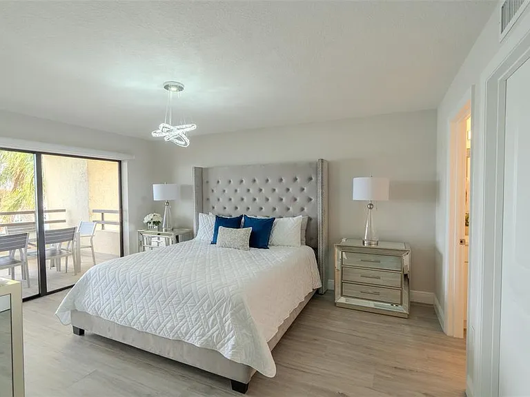 126 1st St E #210 — Photo 31