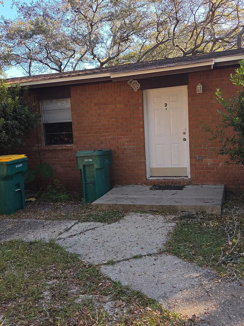 New Listing! — Photo 2