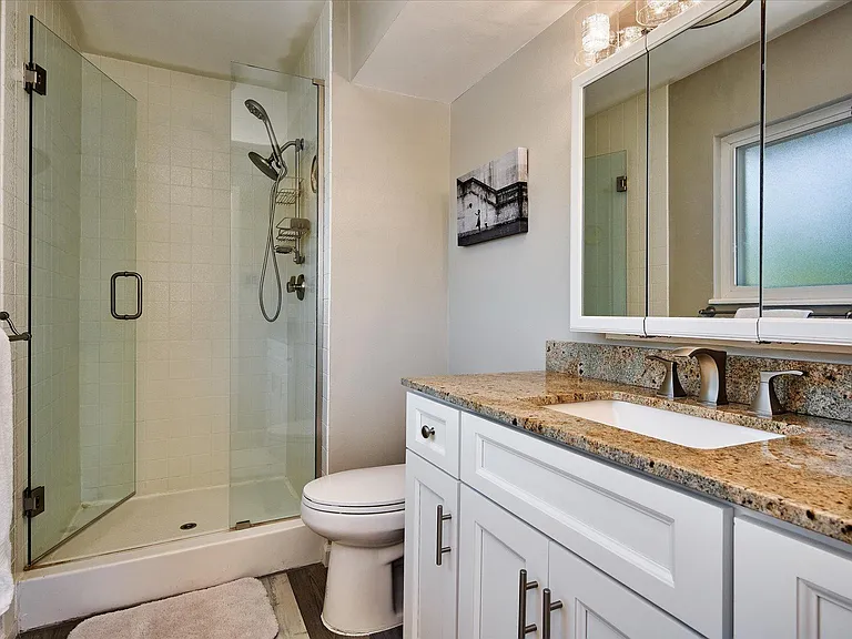 2242 S Poplar St — Photo 16
