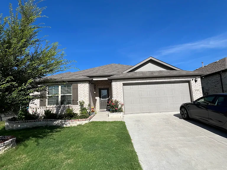 8709 Heliotrope Ln — Photo 3