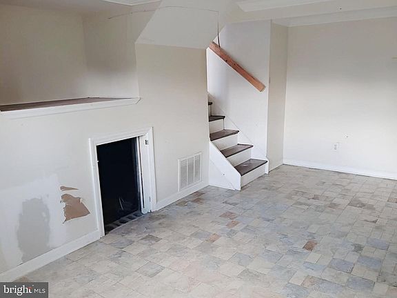 3rd image of 4209 Royal Ave