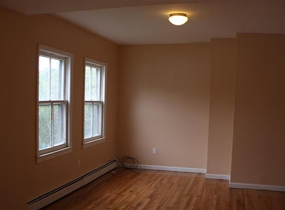 4th image of 96 N Kensico Ave
