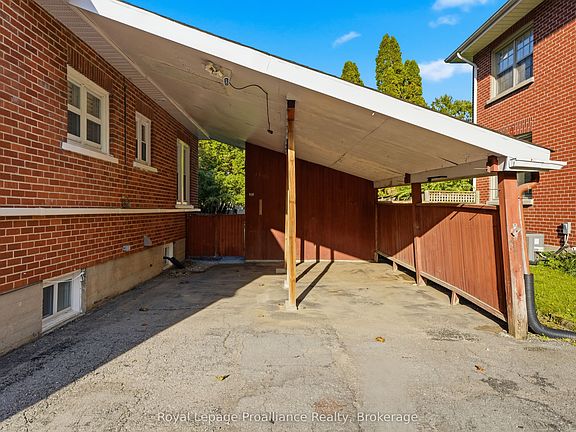 4th image of 277 Dufferin Ave