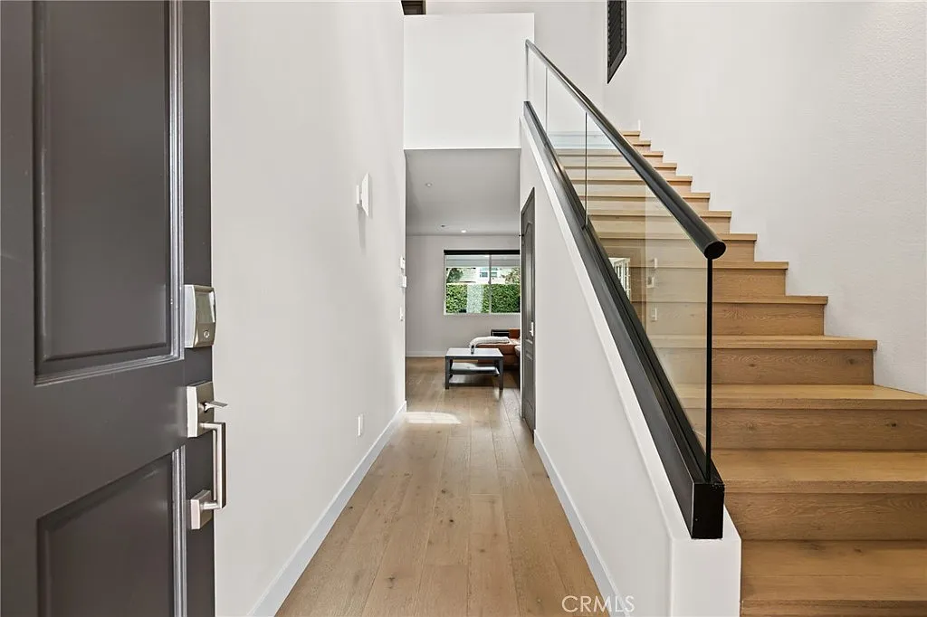 3 bed, 2.5 bath, 1720 sqft, $7,500 — Photo 2