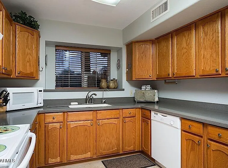 926 W San Mateo Ct — Photo 13