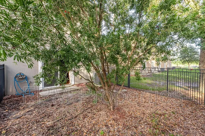 3 bed, 2.5 bath, 1497 sqft, $1,795 — Photo 4