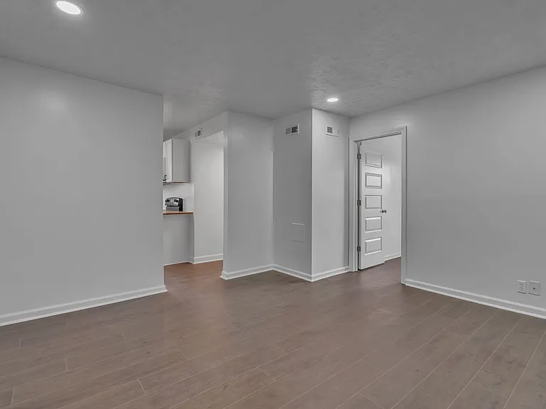 2714 Jefferson St — Photo 2