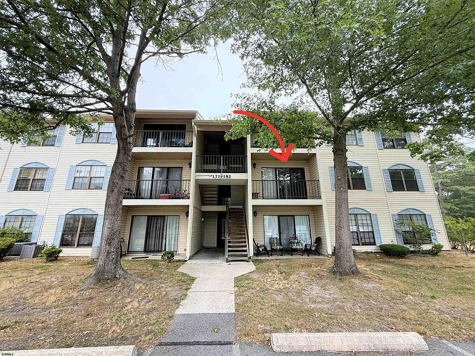 1st image of 172 Colonial Ct #172