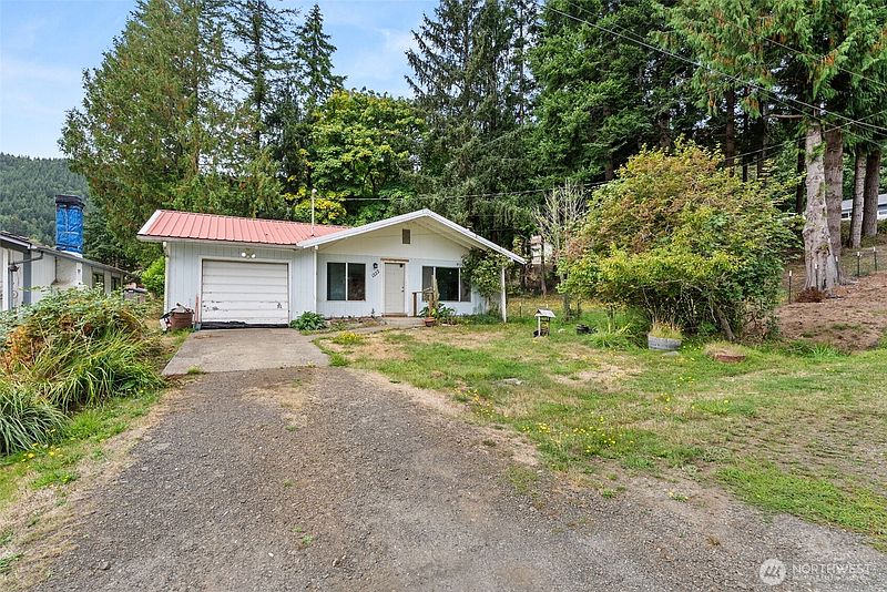 2nd image of 1222 Crescent