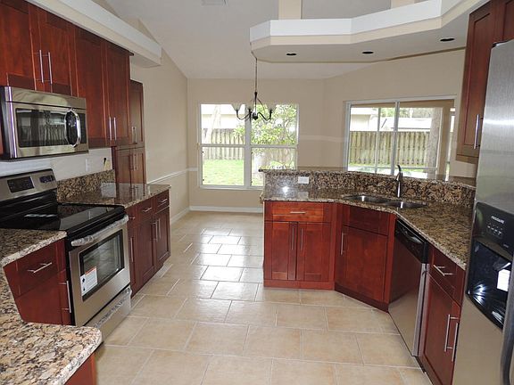 4th image of 487 Oakland Park Blvd