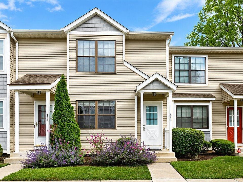 1st image of 921 Noddymill Ln E #35E