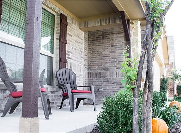 3rd image of 299 Hawthorn Dr
