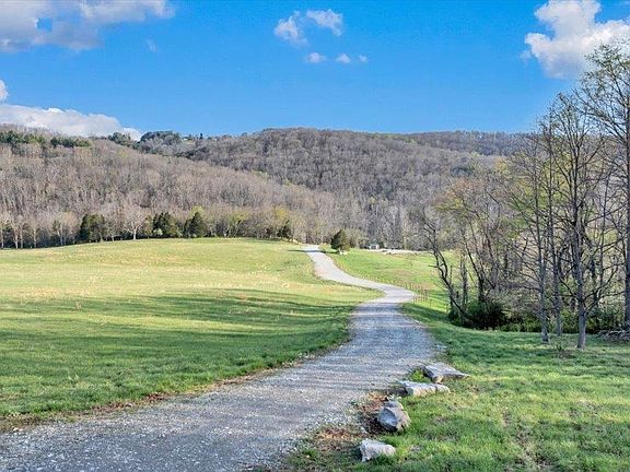 5th image of 484 Mill Pointe Rd