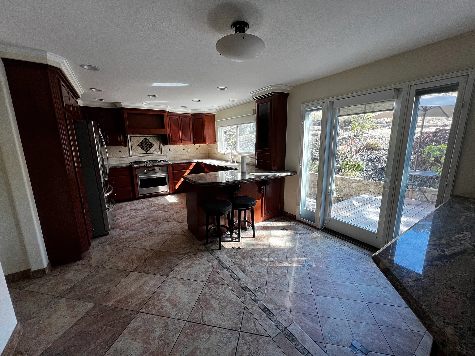 3 bed, 2256 sqft, $4,900 — Photo 4