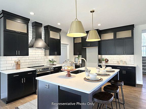 4th image of 80 Tupelo St