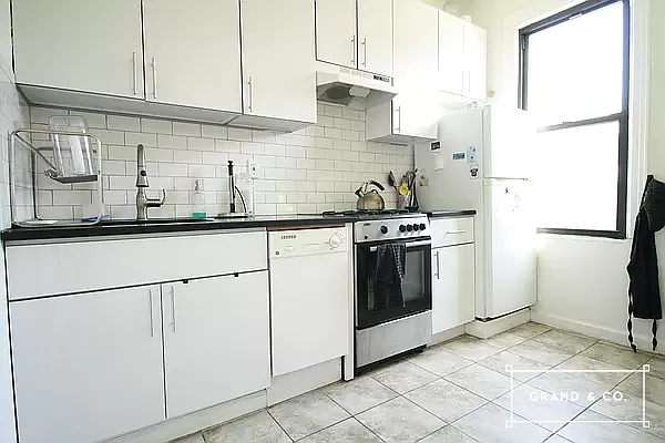 Rented by Grand & Co. | media 6