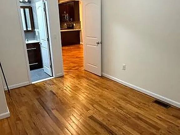 5th image of 499 Linwood St #1