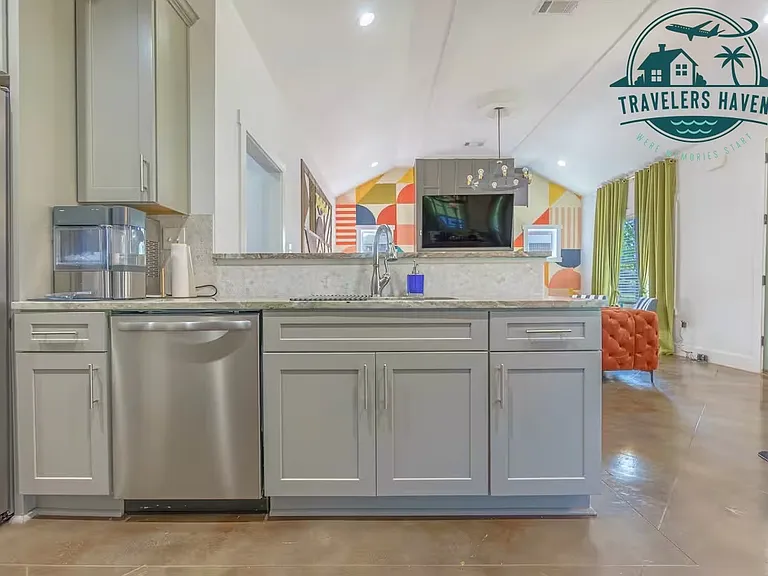 1702 Netherwood Ave — Photo 8