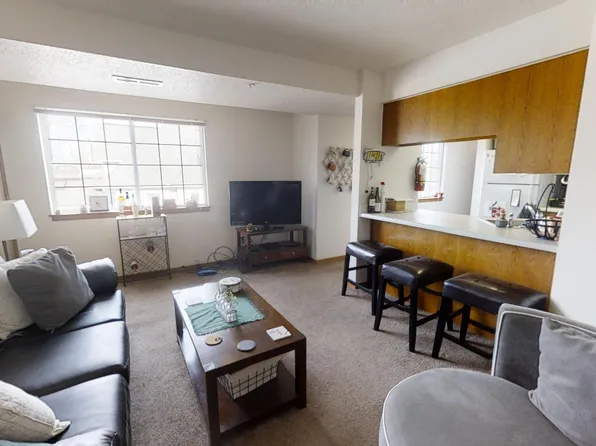 537 S Van Buren St #D, Iowa City, IA 52240