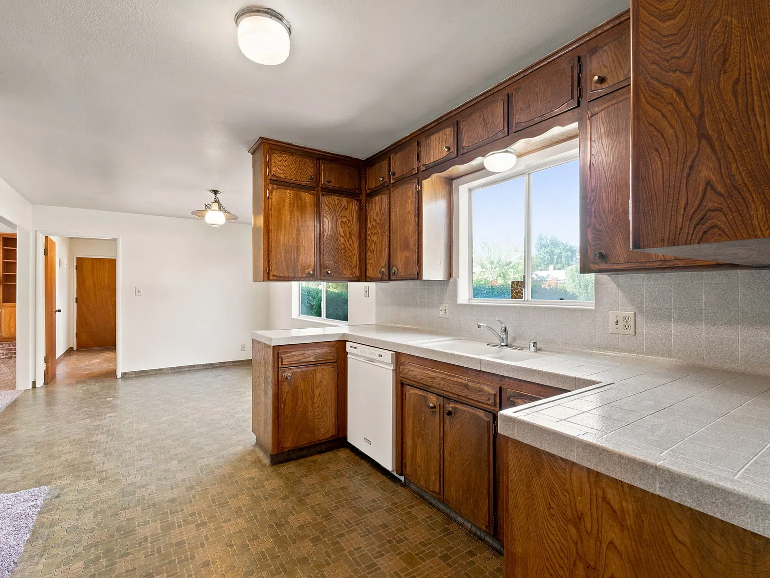4 bed, 2.5 bath, 2188 sqft, $2,500 — Photo 3