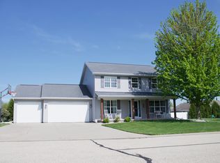W6464 Cherrybark Cir, Menasha, WI 54952