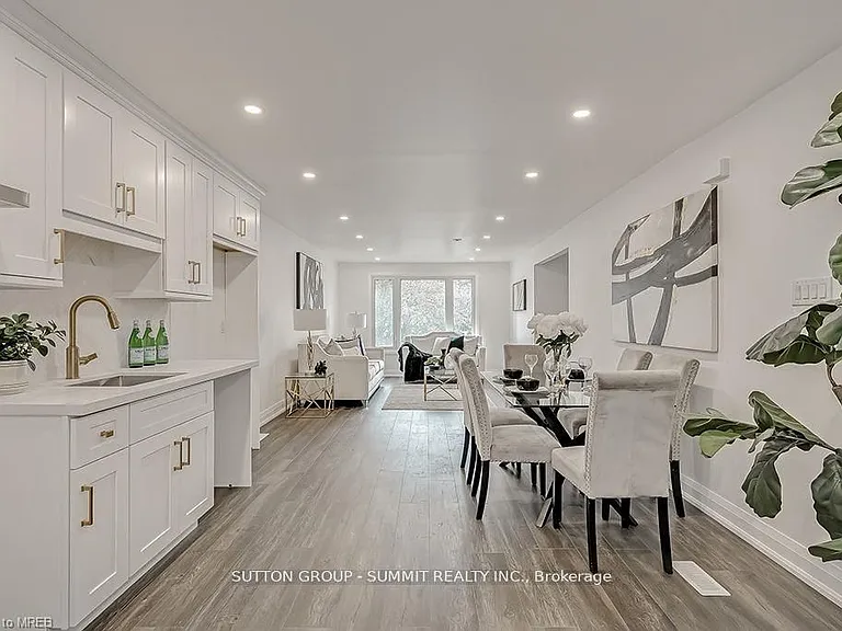 16 Upper Canada Dr #UPPER — Photo 3