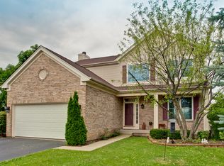5 Montclair Ct, Lake In The Hills, IL 60156