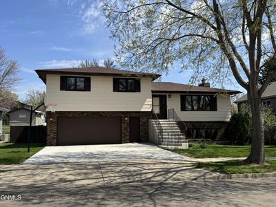 2037 Nagel Dr, Bismarck, ND, 58501