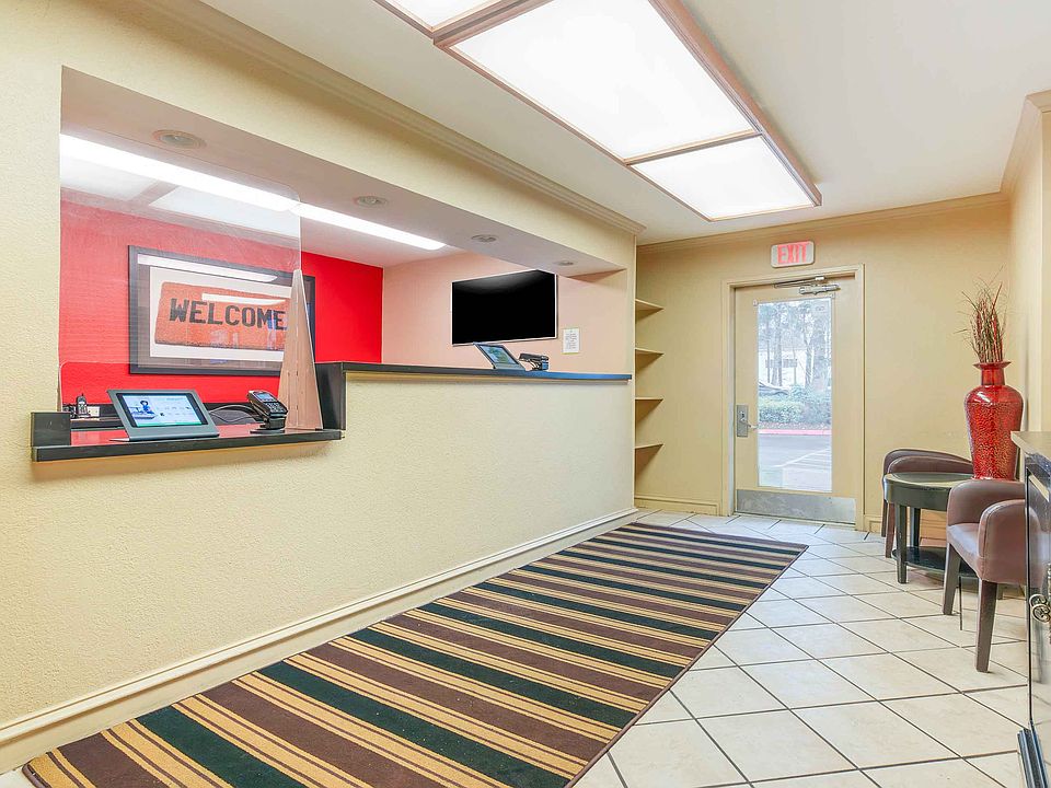 Lobby and Guest Check-in
